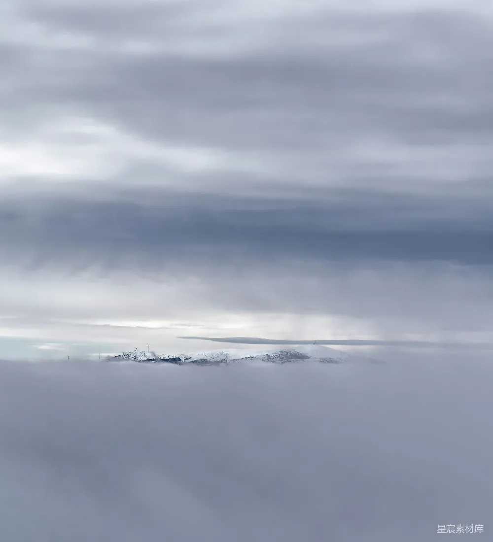 高清摄影 自然风光 雪景 云层 山脉 宁静 云海之上的山峰