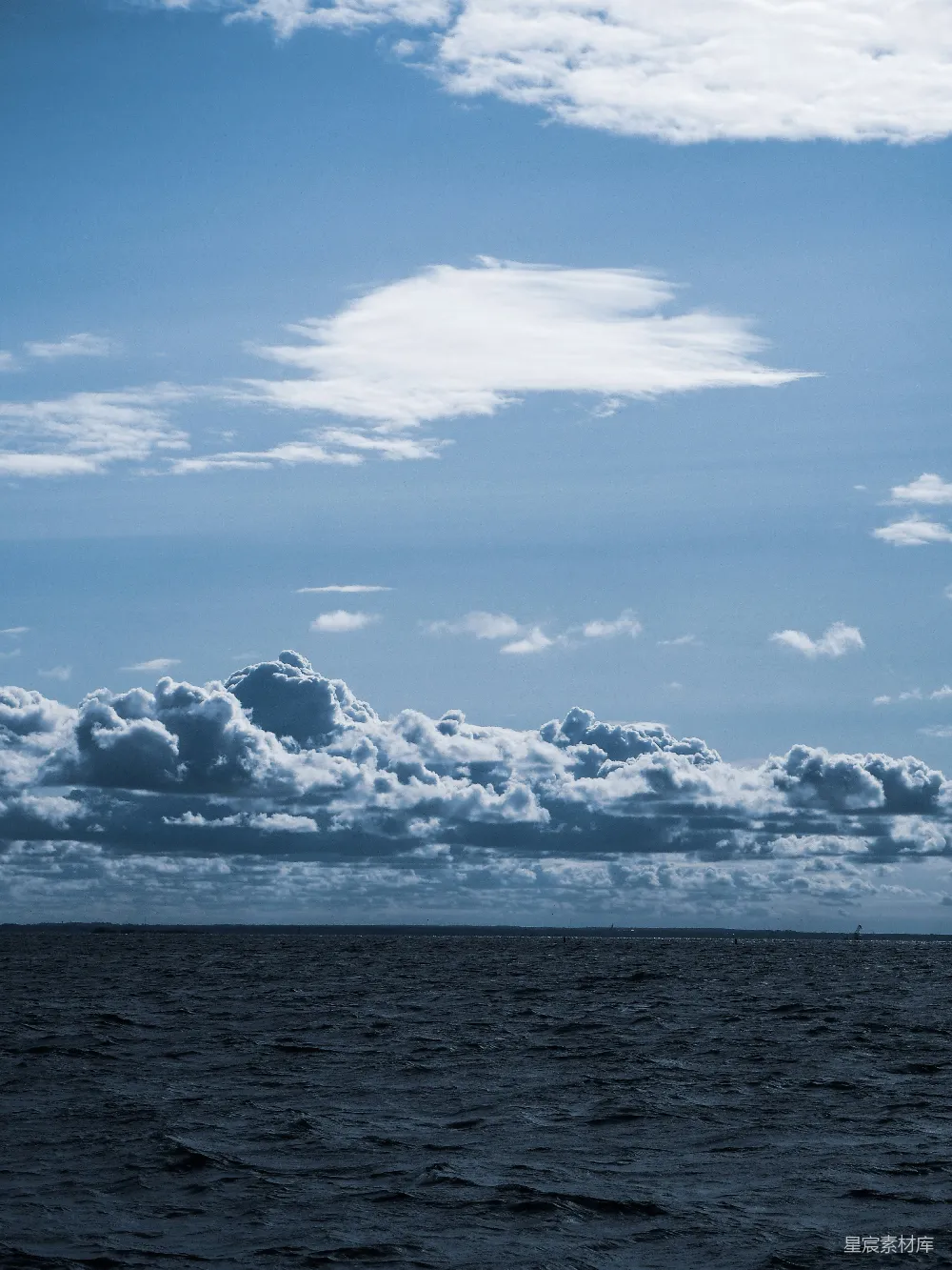 高清摄影 海景 天空 云层 宁静 自然 海天一色的宁静时刻