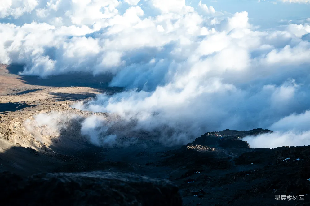 高清摄影 火山 云海 自然风光 探险 摄影 云海中的火山口