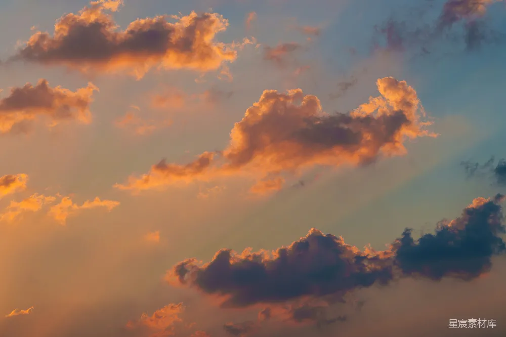 高清摄影 云彩 夕阳 自然风光 宁静 色彩 夕阳下的云彩