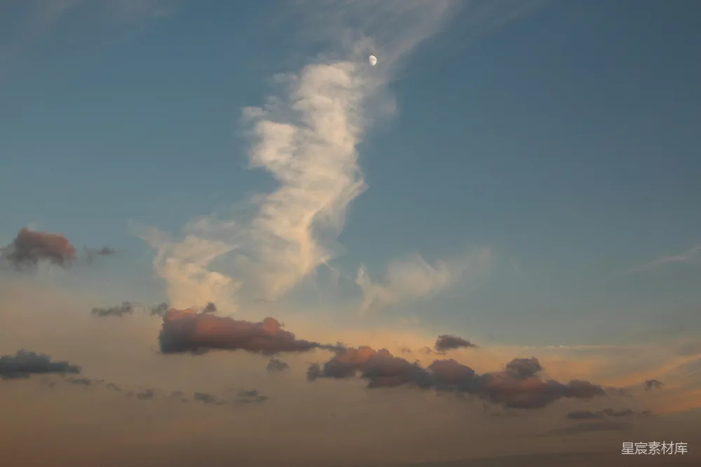 高清摄影 天空 云彩 月亮 自然美景 宁静 月光下的云影