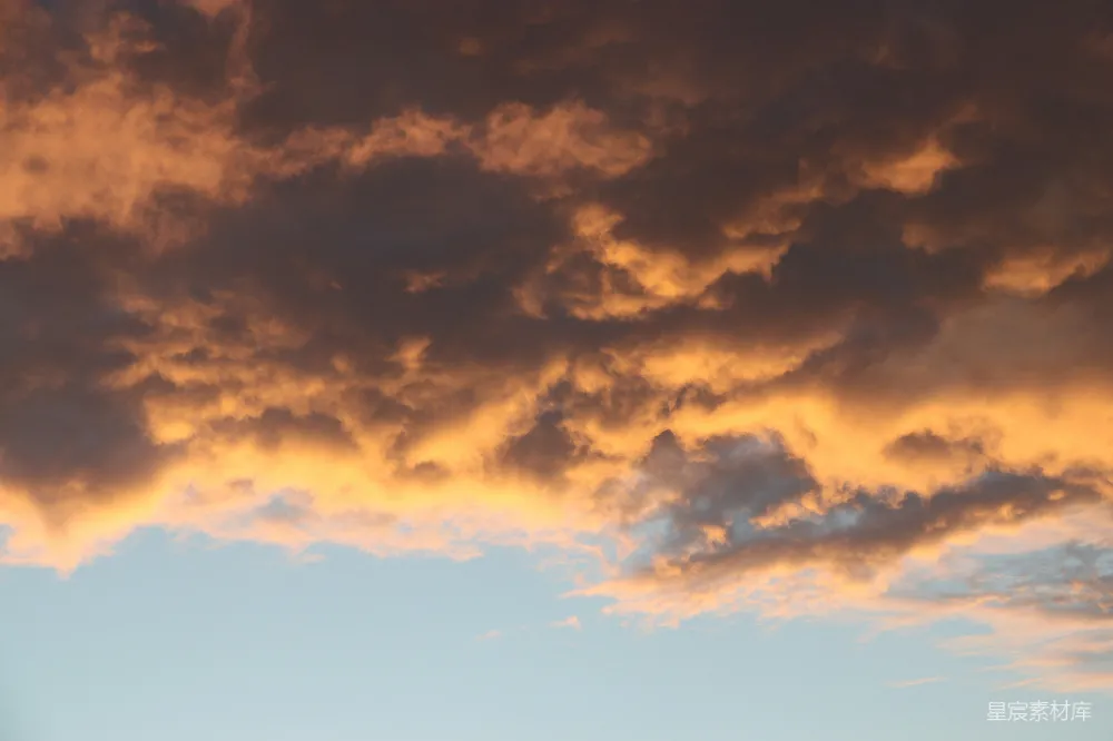 高清摄影 天空 云朵 日落 自然美景 宁静 夕阳下的云海