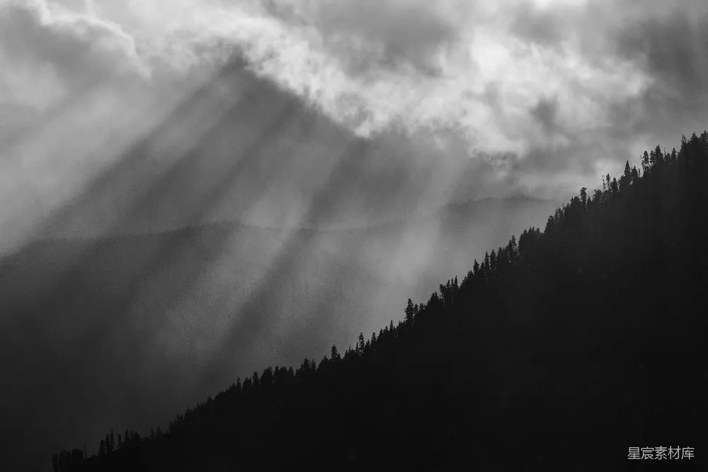 高清摄影 山景 黑白摄影 自然风光 云雾缭绕 光影交错 山间云雾与光影