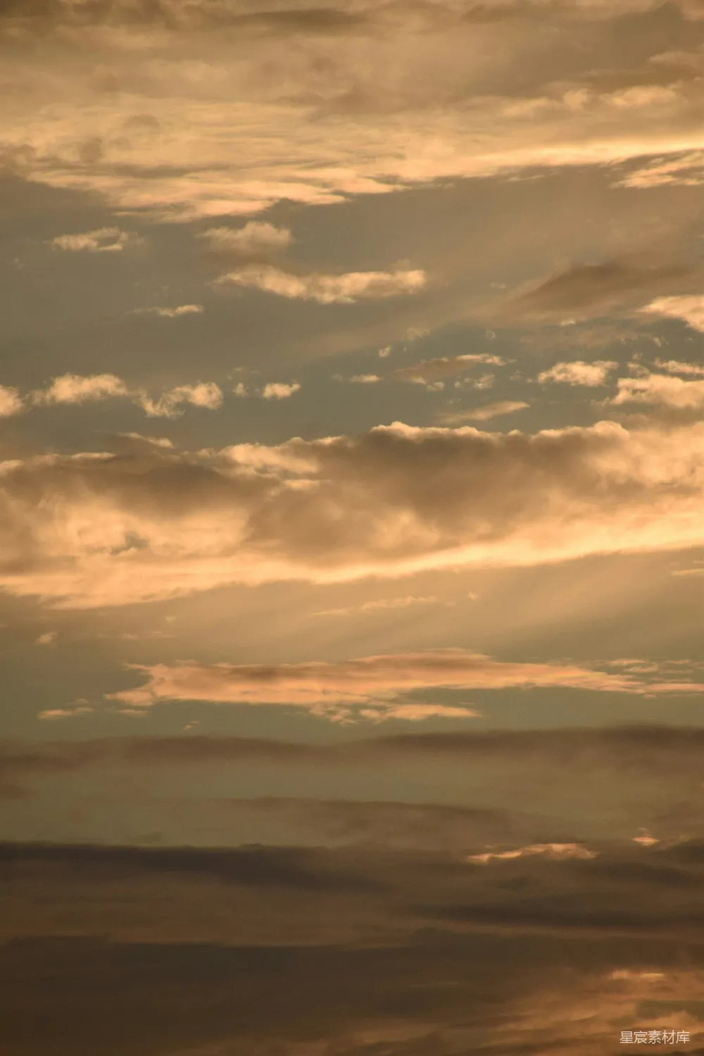 高清摄影 夕阳 云海 自然景观 宁静 天空 夕阳下的云海