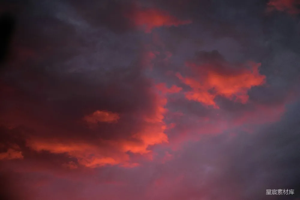 高清摄影 天空 云彩 日落 自然 宁静 夕阳下的云彩