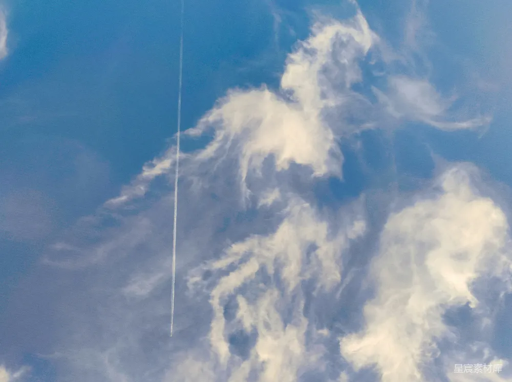 高清摄影 天空 云朵 飞机 自然现象 蓝天 飞机尾迹与云层