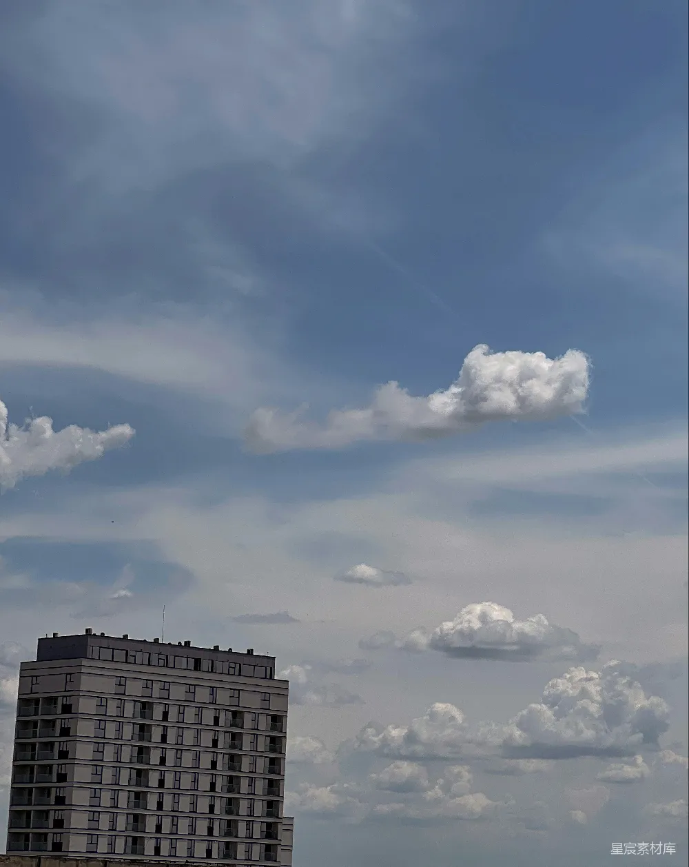 高清摄影 建筑 云朵 城市风光 自然与城市 现代生活 城市与天空的对话