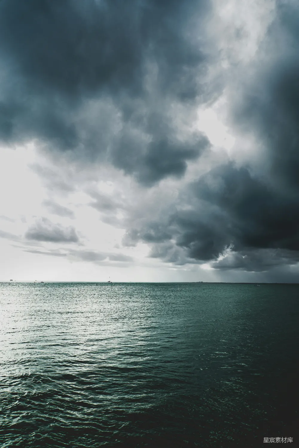 高清摄影 海洋 风暴 宁静 天空 自然 风雨欲来前的宁静海景