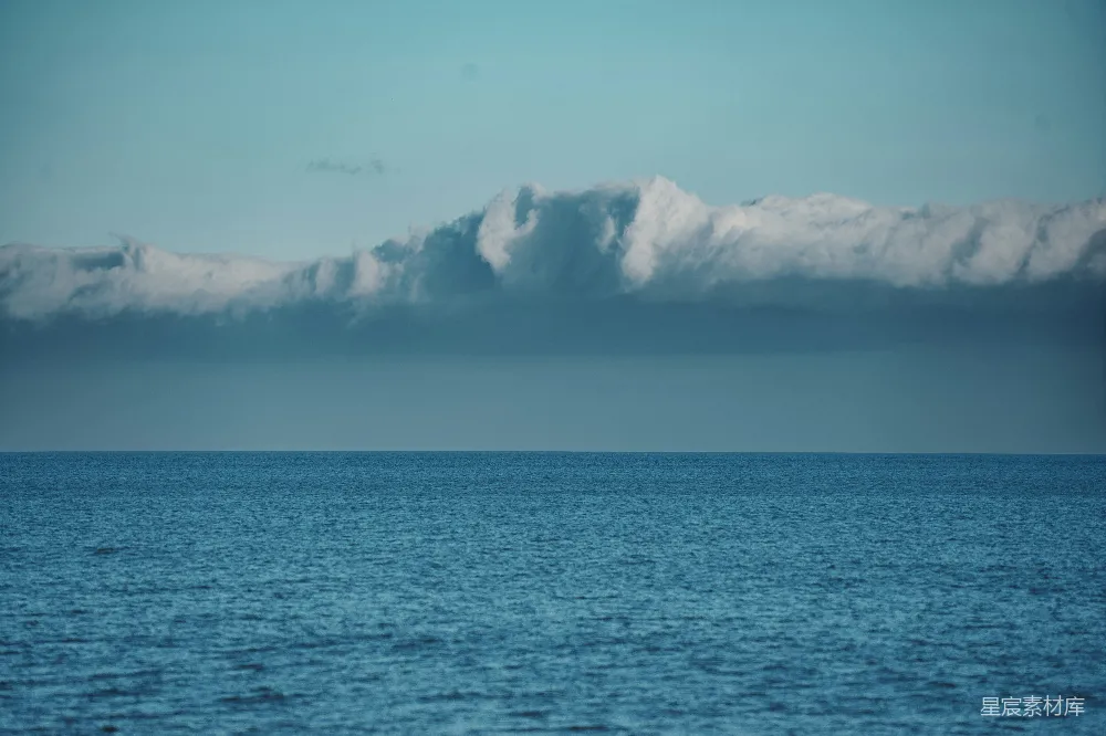 高清摄影 自然风光 宁静 海景 天空 云层 云海壮丽与平静海洋的交响