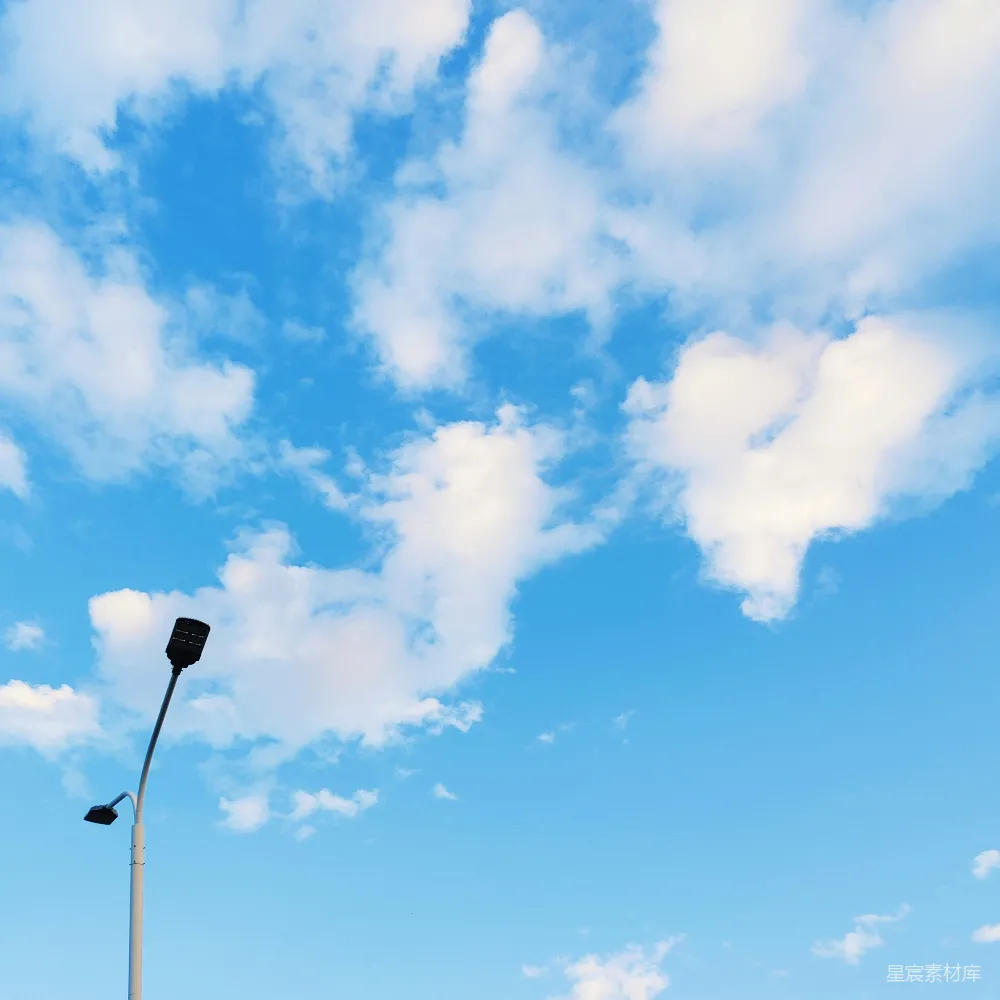 高清摄影 蓝天 白云 路灯 自然风景 清新 蓝天白云下的路灯