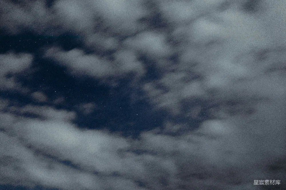 高清摄影 夜空 星云 云层 自然风光 宁静 夜空中的星云与云层