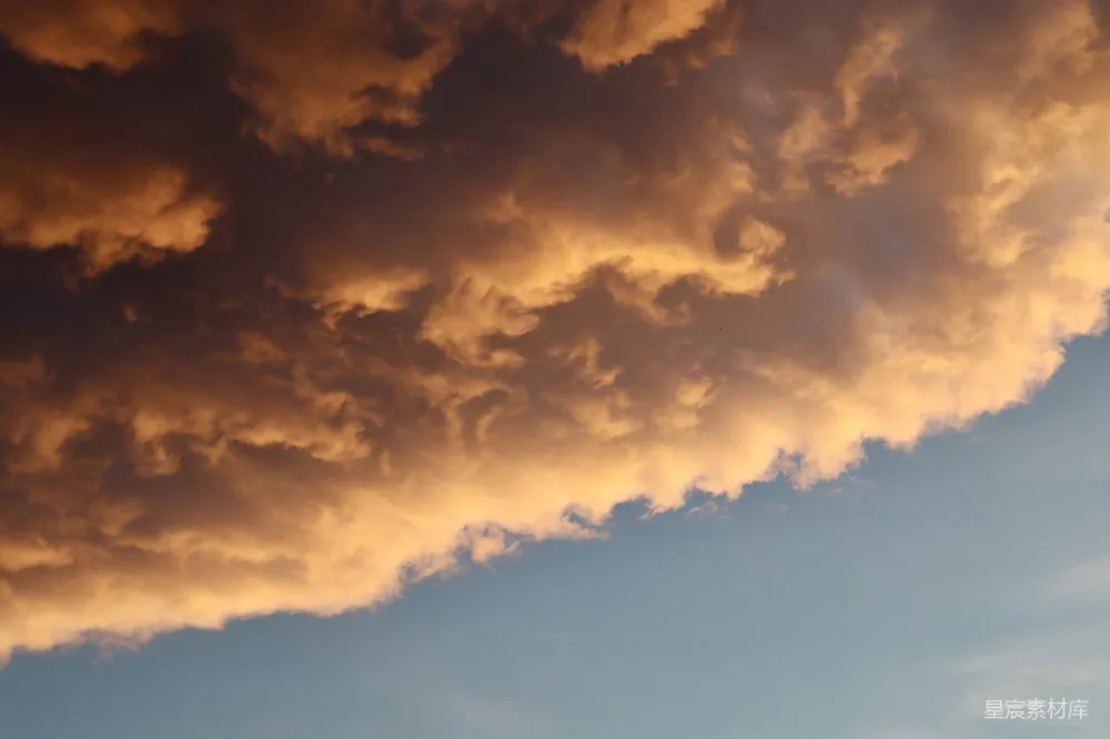 高清摄影 天空 云彩 自然 日落 宁静 夕阳下的云彩