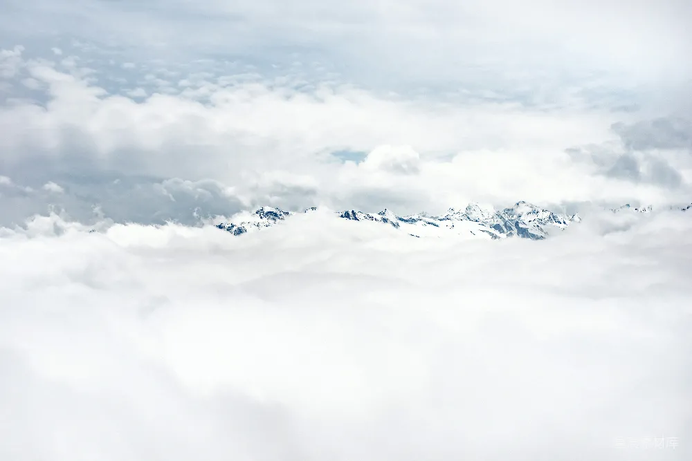 高清摄影 雪山 云海 自然风光 户外探险 宁静 云海之巅的雪山