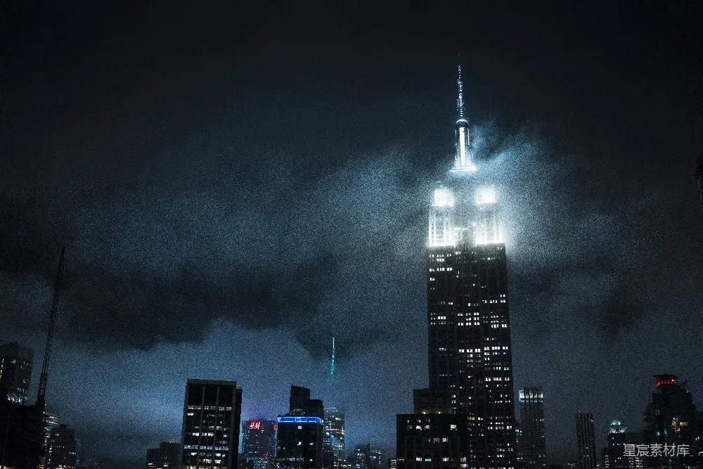 高清摄影 城市 夜景 地标 建筑 灯光 帝国大厦在夜幕下的光辉