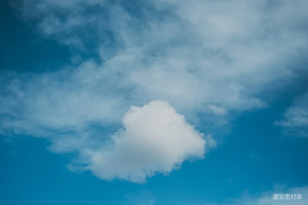 高清摄影 蓝天 白云 自然 宁静 天空 蓝天中的白云