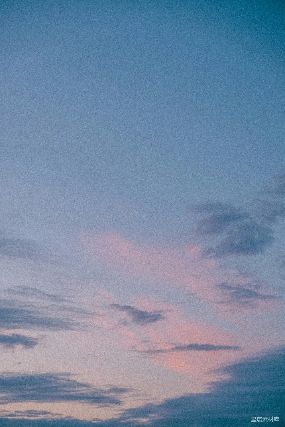 高清摄影 天空 日落 自然风光 宁静 户外 夕阳余晖映云彩