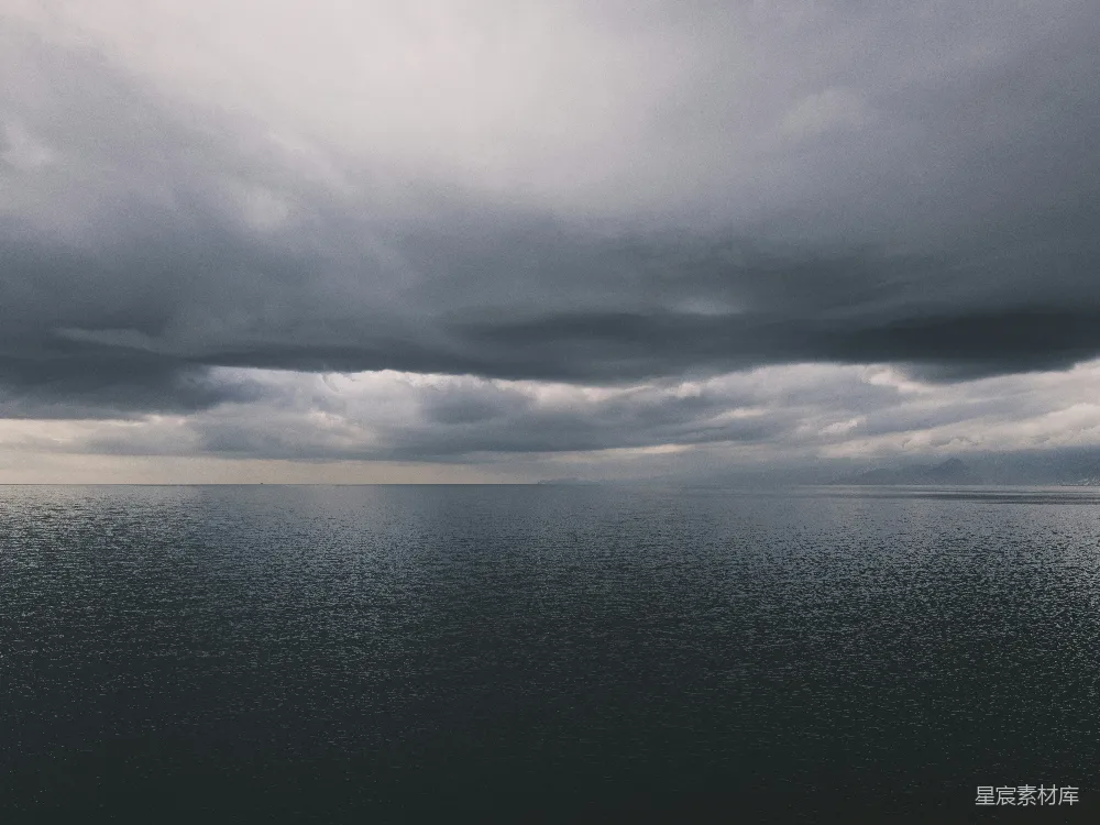 高清摄影 海景 阴天 自然风光 宁静 忧郁 阴云密布的海景
