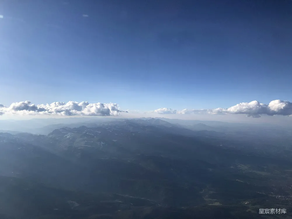 高清摄影 山景 天空 旅行 自然风光 户外 蓝天下的山脉与云海