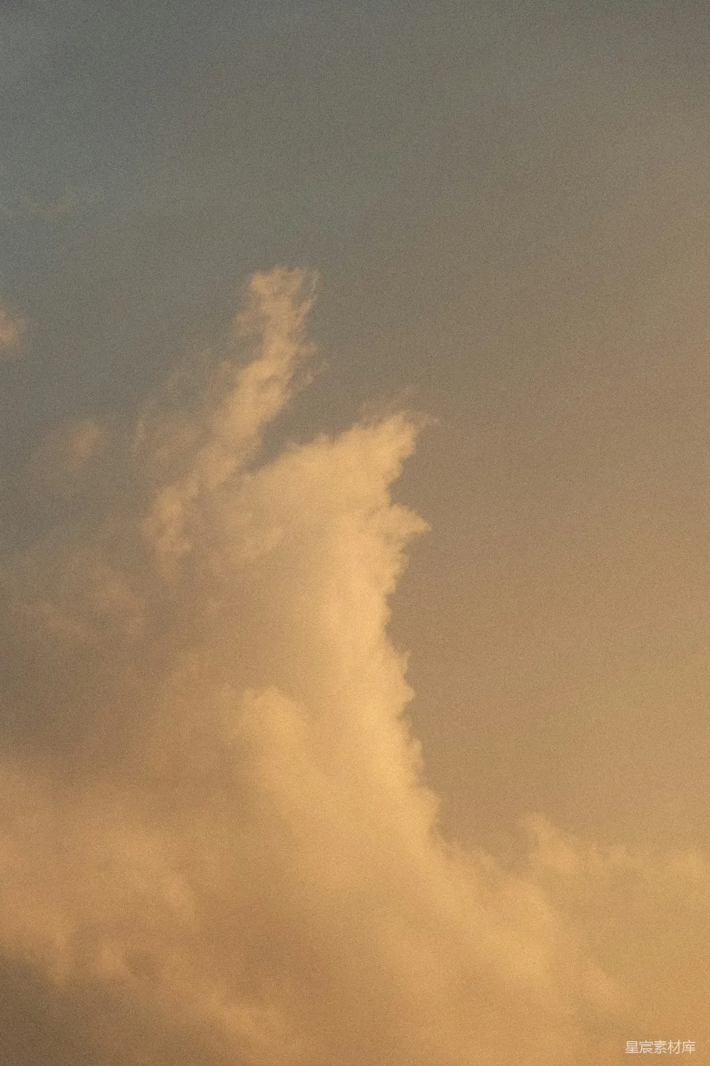 高清摄影 自然风光 日落 云彩 宁静 天空 夕阳下的云彩轮廓