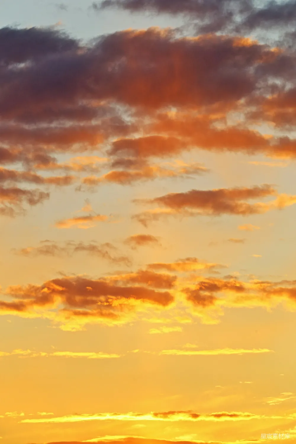 高清摄影 夕阳 云彩 天空 自然 宁静 夕阳下的云彩