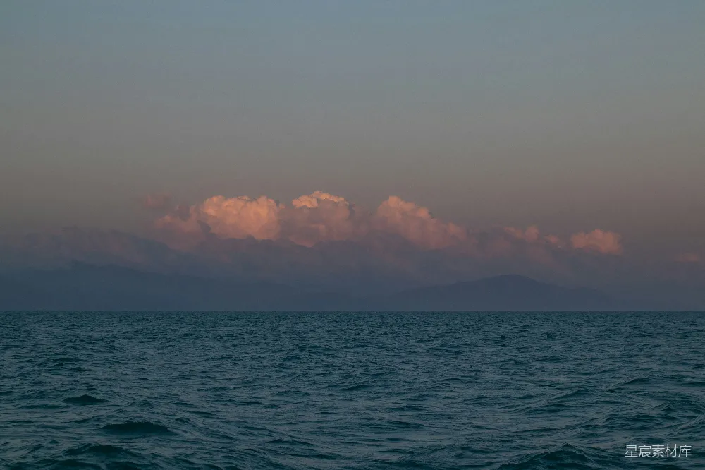 高清摄影 日落 海洋 云层 宁静 自然 日落时分的海与云