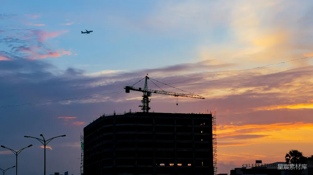 高清摄影 建筑 日落 起重机 城市 工业 日落时分的建筑工地