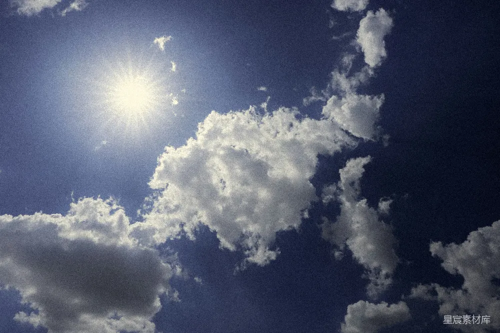高清摄影 天空 阳光 白云 自然 晴天 晴空万里，阳光与云朵的和谐