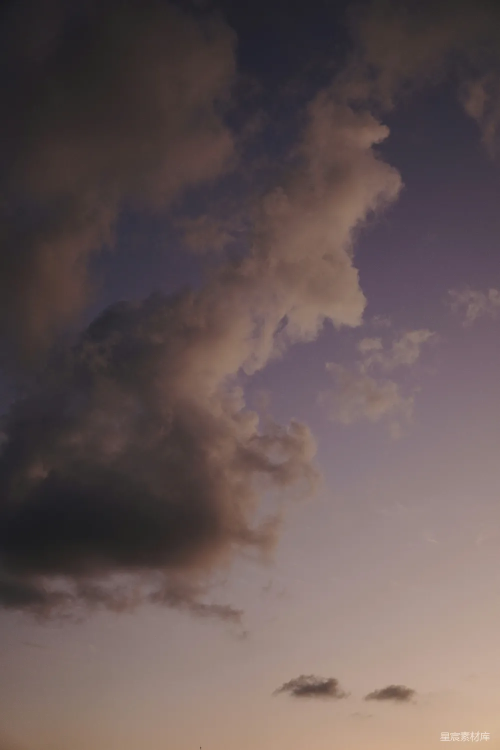 高清摄影 天空 云朵 日落 自然景观 宁静 日落时分的云海