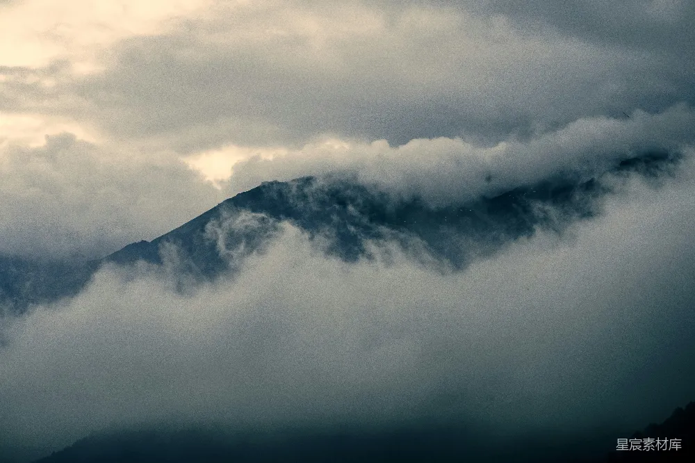 高清摄影 山景 云雾 自然风光 宁静 旅行 山巅云海