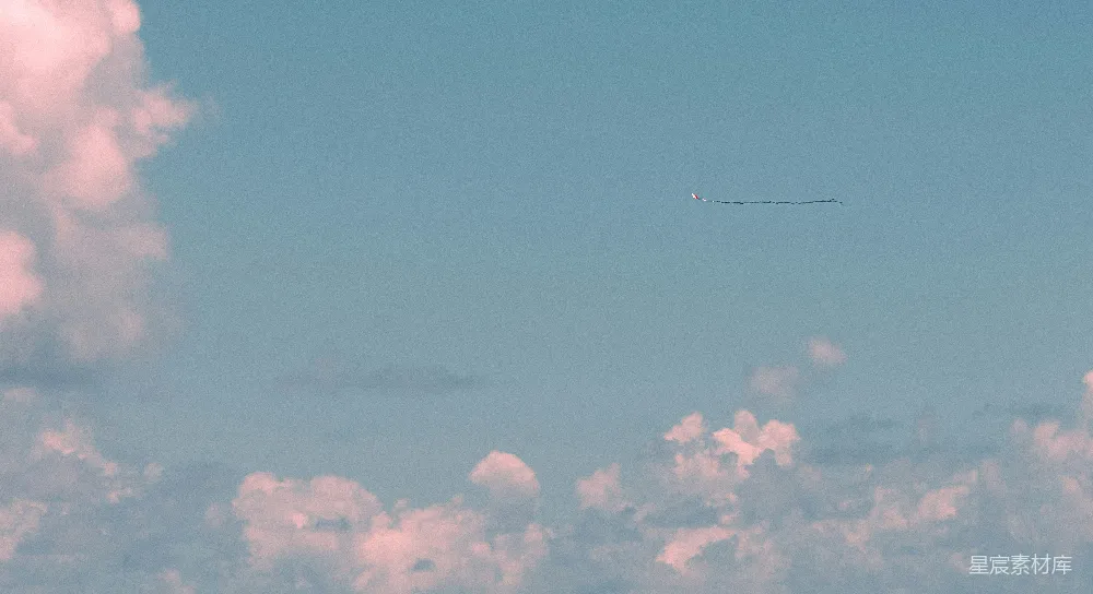 高清摄影 天空 风筝 云朵 宁静 自然 天空中的风筝