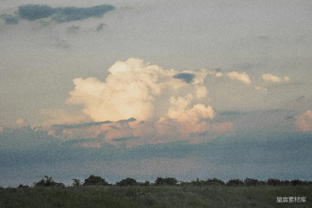 高清摄影 云彩 夕阳 田野 宁静 自然 夕阳下的云彩