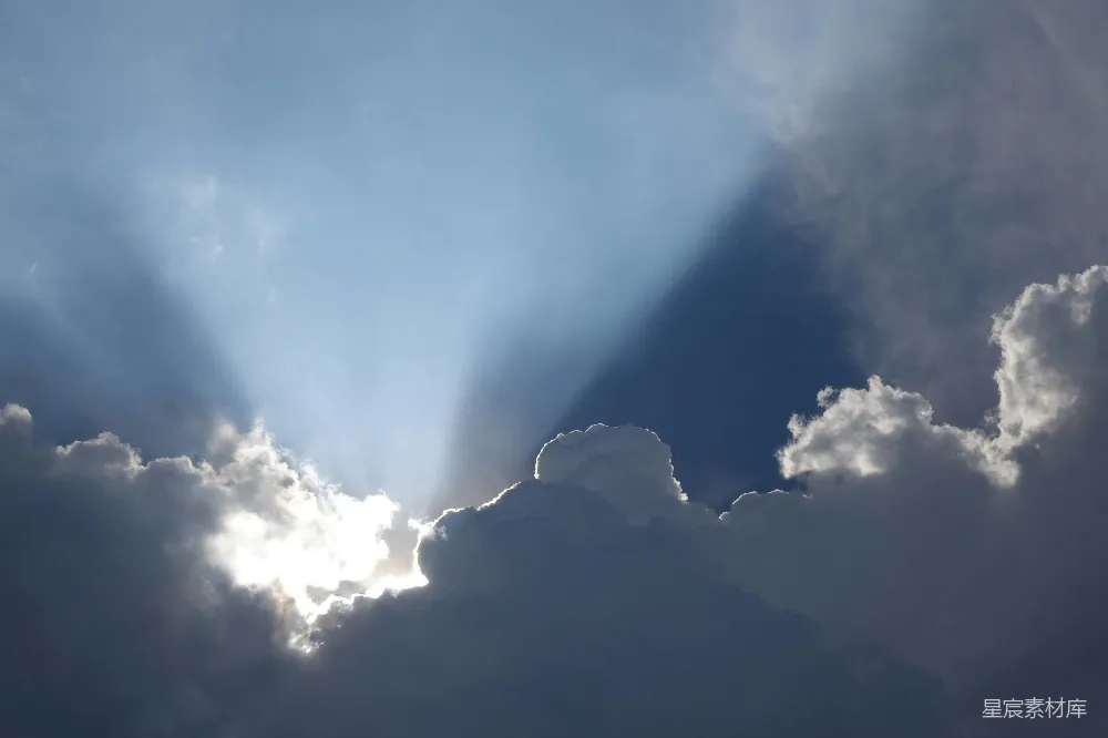 高清摄影 云层 阳光 自然 晴朗 天空 阳光穿透云层