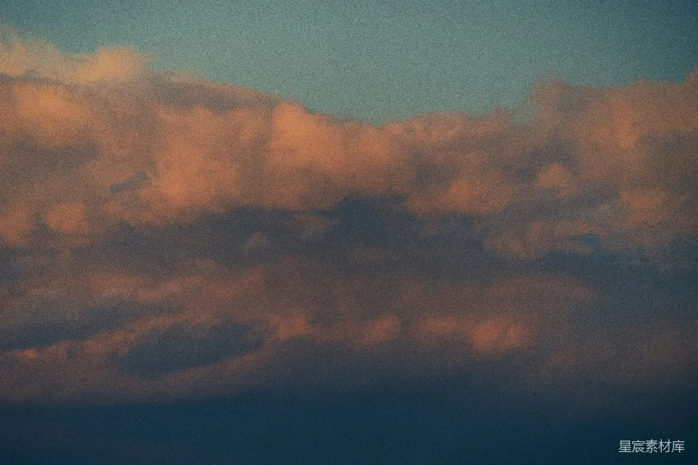 高清摄影 天空 日落 云层 自然 宁静 夕阳下的云彩