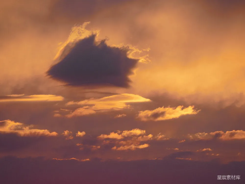 高清摄影 日落 天空 自然景观 橙色 宁静 夕阳下的云彩