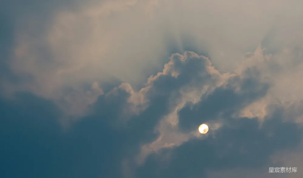 高清摄影 自然风光 日落 云朵 宁静 黄昏 夕阳下的云朵