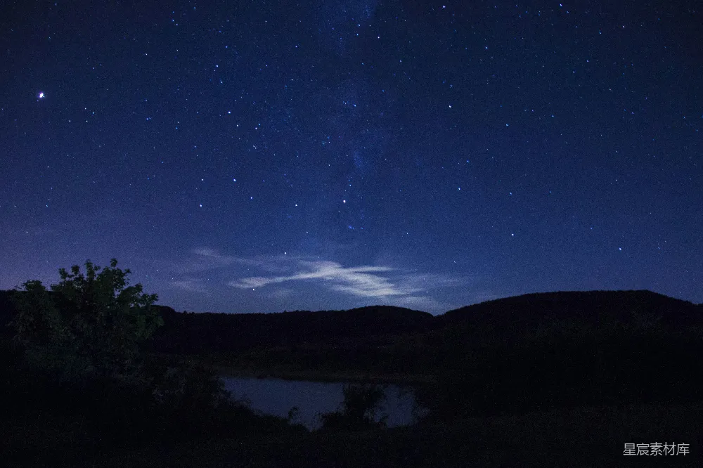 高清摄影 夜空 星空 宁静 自然 湖泊 宁静夜空下的湖光山色