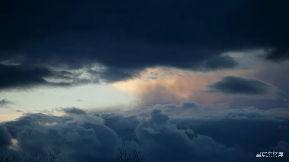 高清摄影 天空 云层 夕阳 自然 宁静 夕阳下的云层