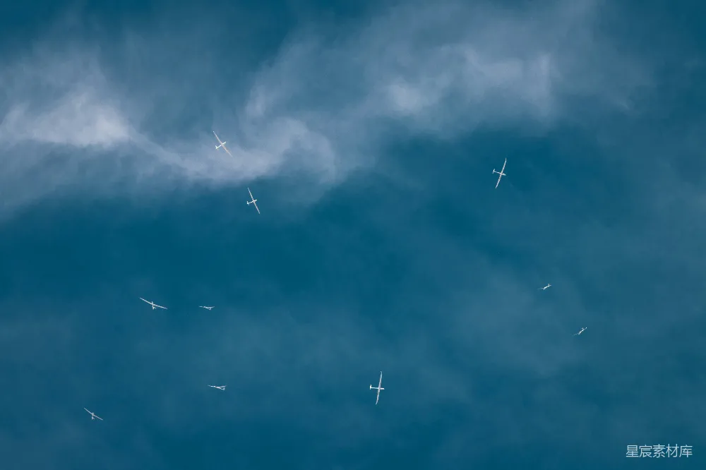 高清摄影 滑翔机 天空 自由飞翔 户外活动 自然美景 自由翱翔的滑翔机