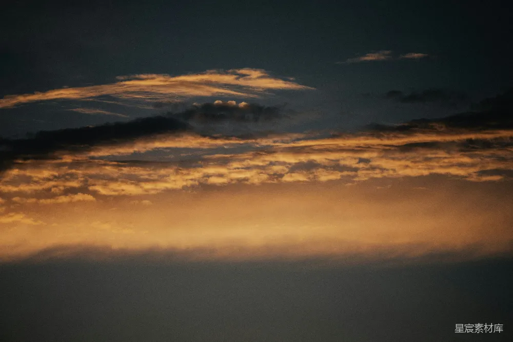 高清摄影 天空 日落 云彩 自然 宁静 夕阳下的云层