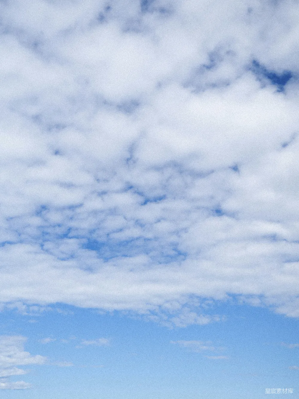 高清摄影 天空 自然 宁静 云朵 背景 蓝天白云的宁静时刻