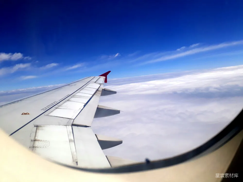 高清摄影 飞机 天空 云层 旅行 自然 飞机窗外的蓝天白云