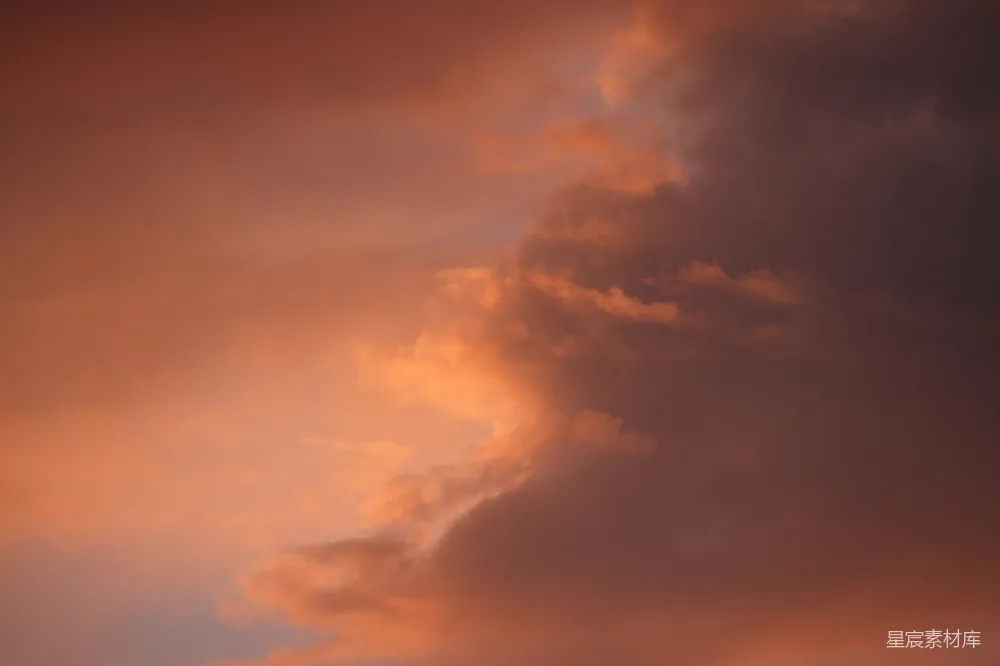 高清摄影 天空 云朵 夕阳 自然 宁静 夕阳余晖中的云层