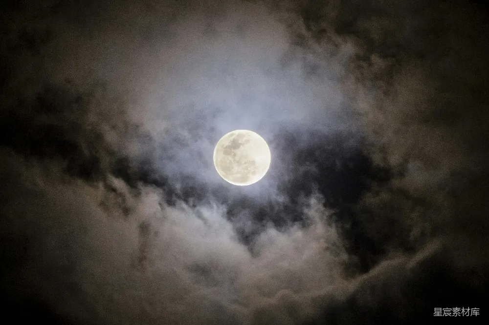 高清摄影 月亮 夜景 自然 神秘 宁静 月光与云层