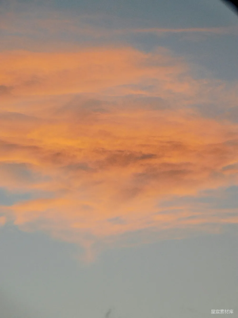 高清摄影 天空 夕阳 自然 宁静 风景 夕阳下的云彩