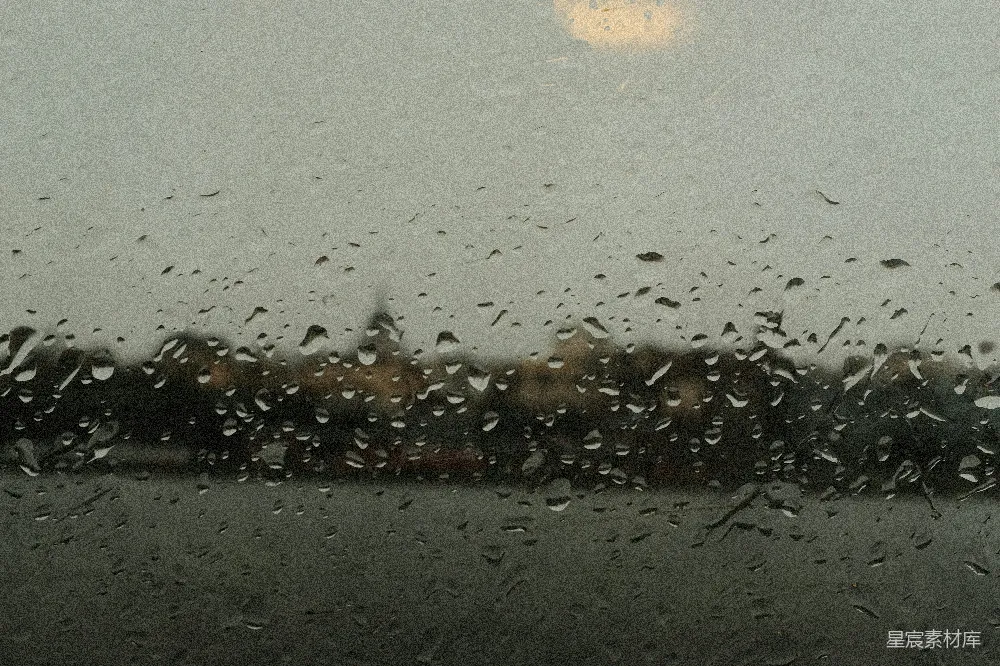 高清摄影 雨天 玻璃 水滴 自然 阴郁 雨天玻璃上的水滴