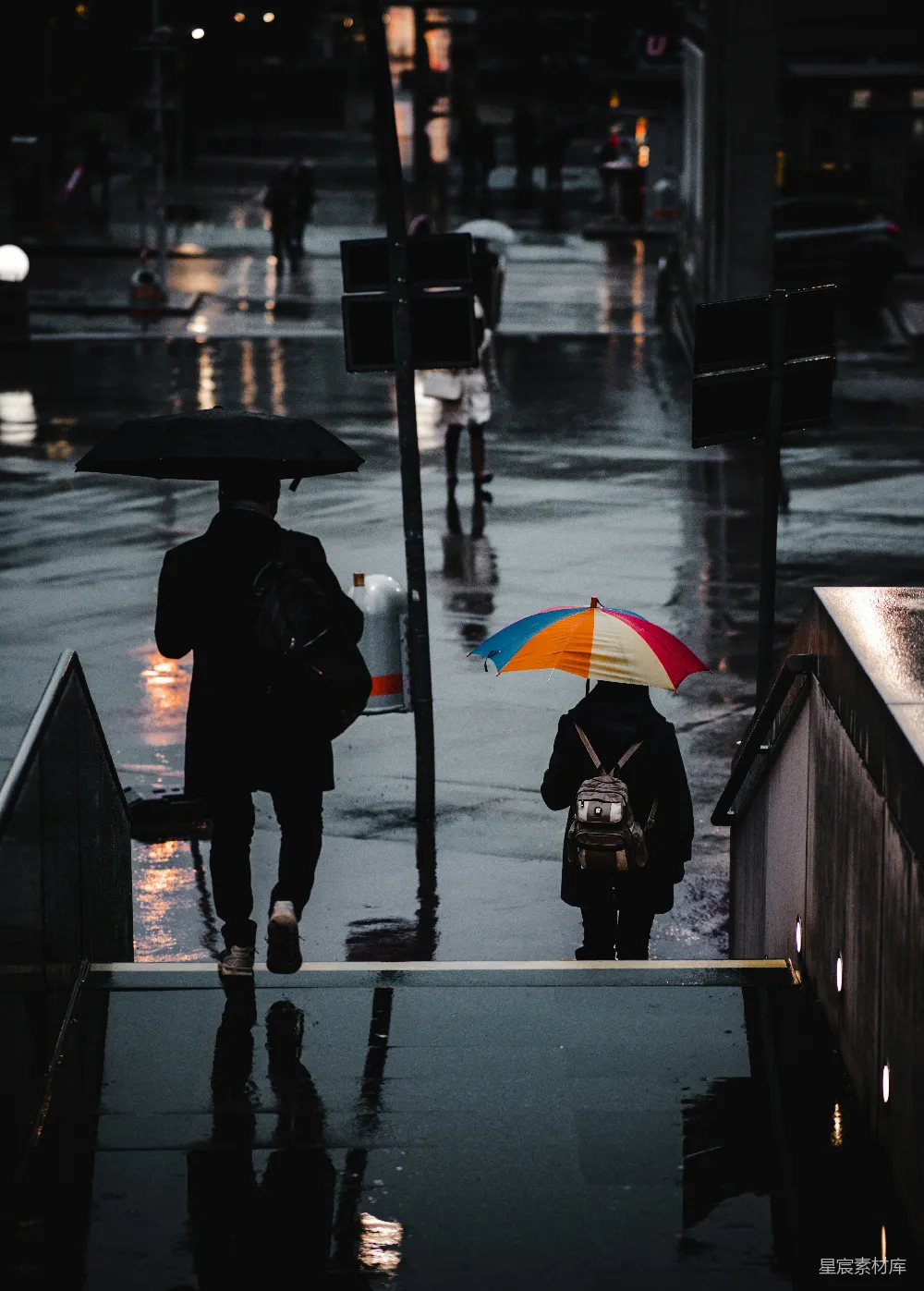 高清摄影 雨天 城市 人像 伞 情感 雨中同行