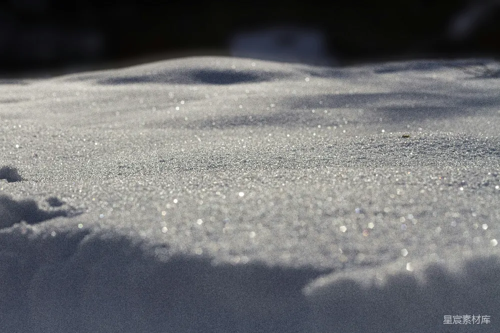 高清摄影 雪地 阳光 冬季 自然 光影 阳光下的雪地闪烁