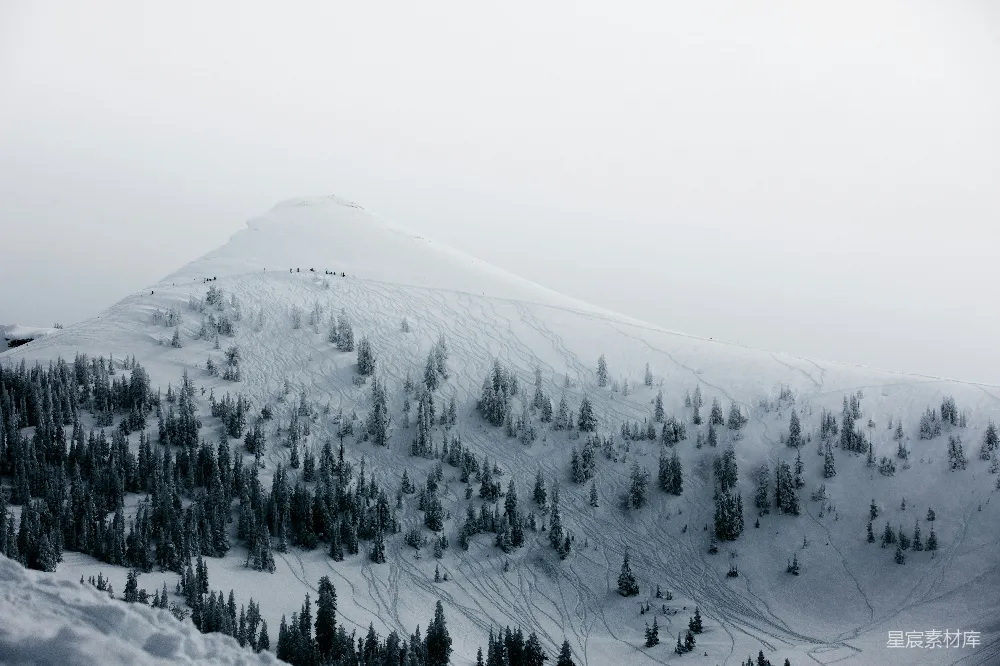 高清摄影 雪山 冬季 雪景 自然风光 户外活动 雪后的山峰