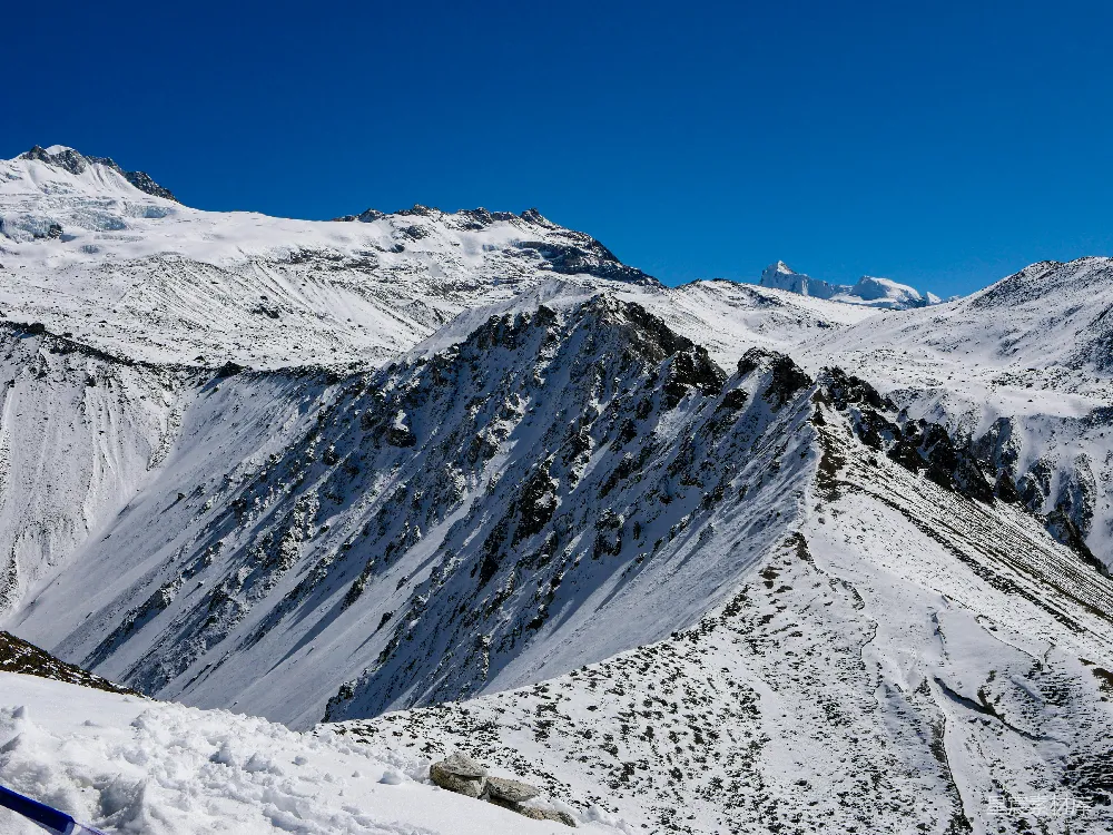 高清摄影 雪山 自然风光 冬季 户外探险 纯净 雪山之巅的壮丽景色