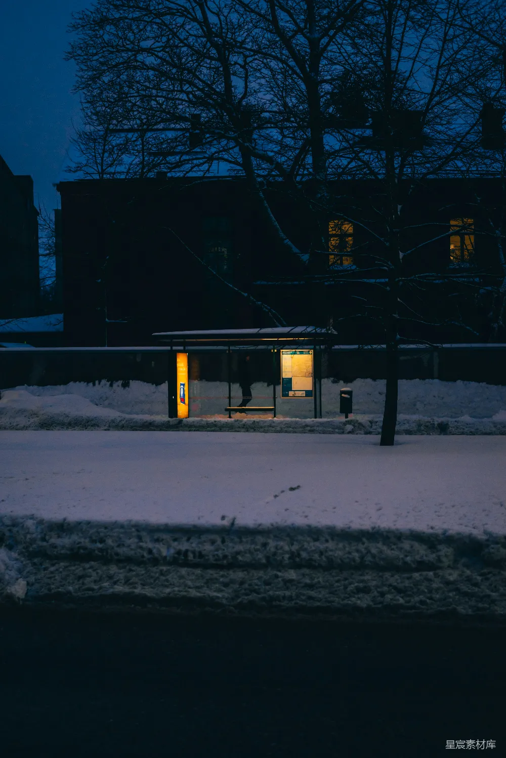 高清摄影 冬夜 公交站 雪景 城市 宁静 冬夜的公交站
